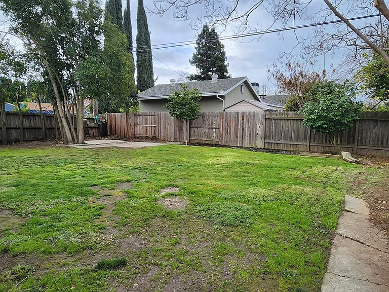 1720 Oregon Dr — Photo 14