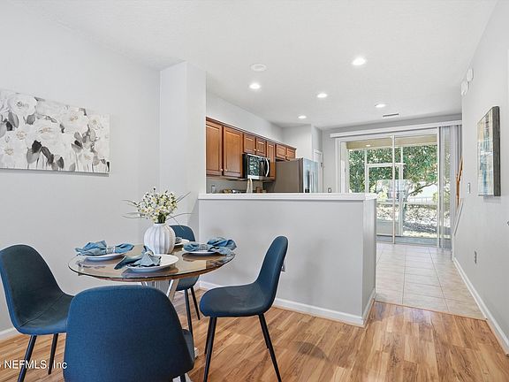 5th image of 8127 SUMMER GATE Court