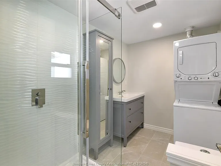 1069 Marentette Ave #UPPER — Photo 17
