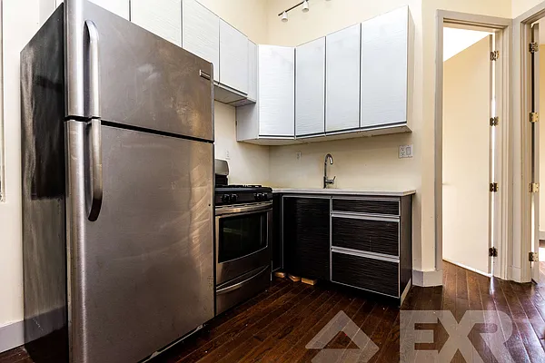 Rented by EXR | media 63