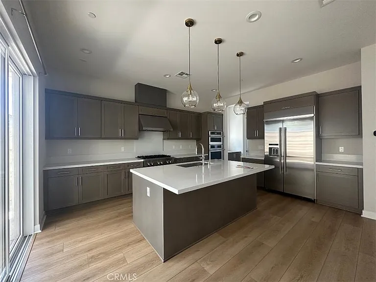 220 Edna Pkwy — Photo 3