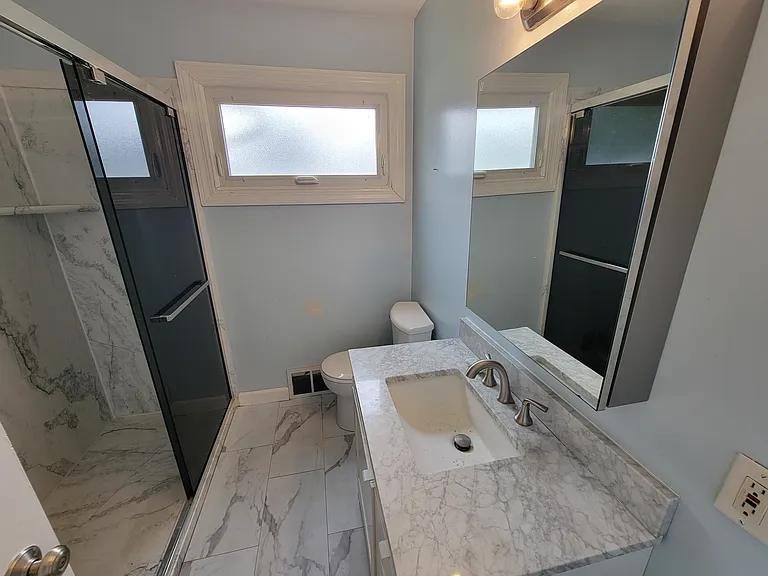 7822 W Carmen Ave — Photo 5