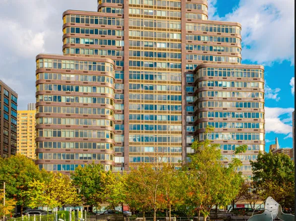 140 Riverside Boulevard