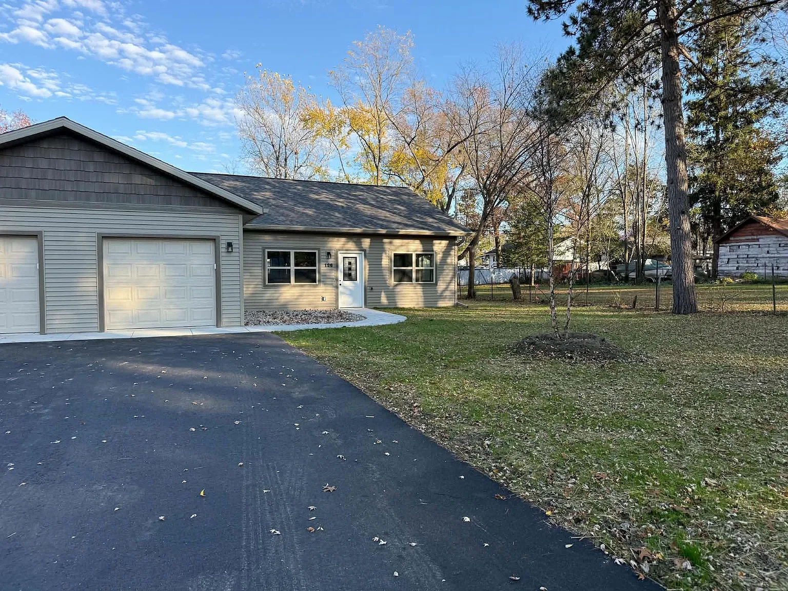 3 bed, 2.0 bath, 1449 sqft, $2,200 — Photo 4