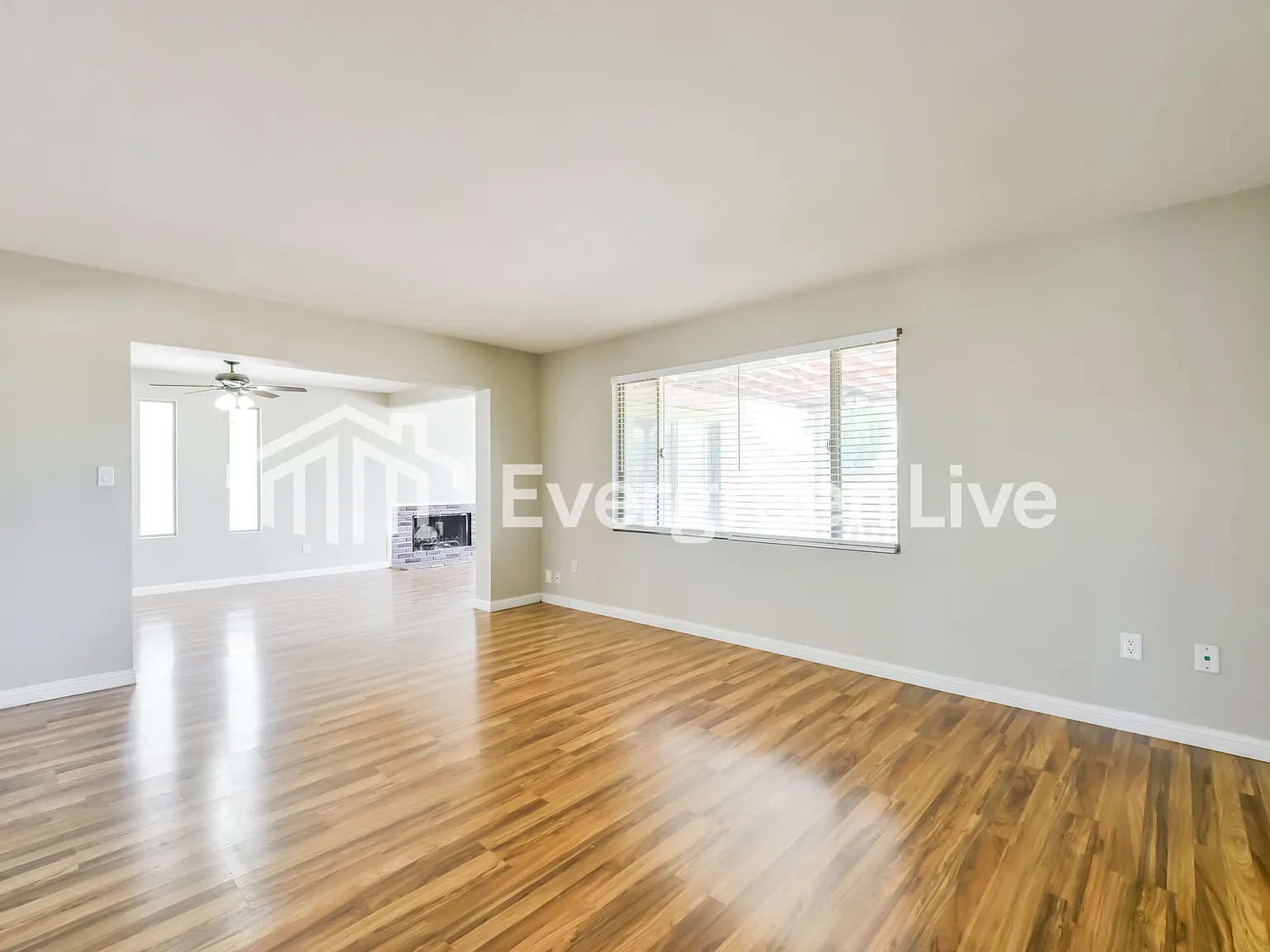 3 bed, 2.5 bath, 1692 sqft, $1,895 — Photo 2