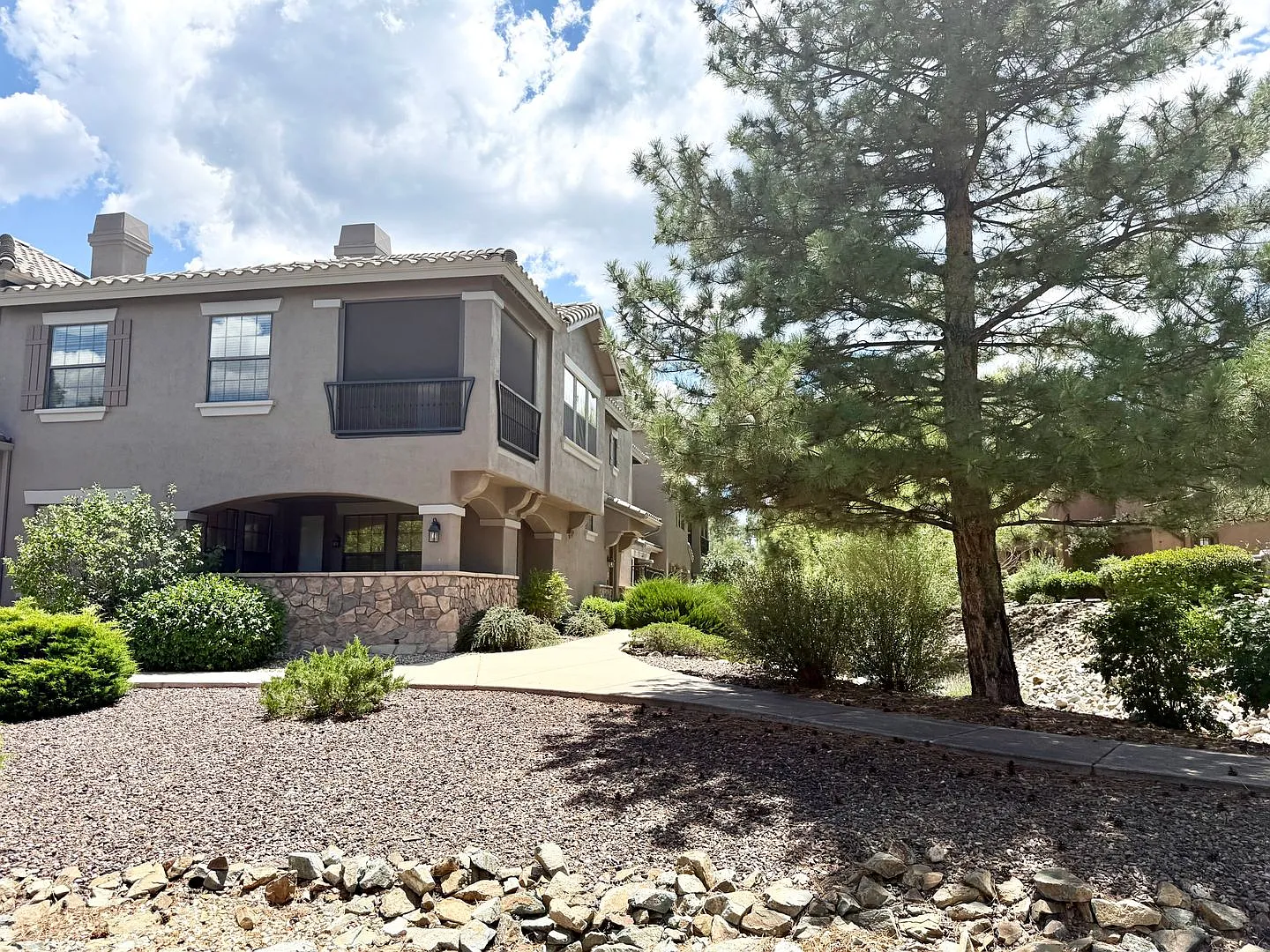 Luxury Fully Furnished Golf Course Condo in Gated Hassayampa! — Photo 3