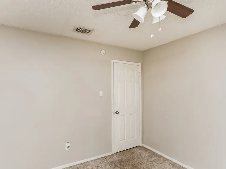 7404 Cheryl Ct — Photo 4