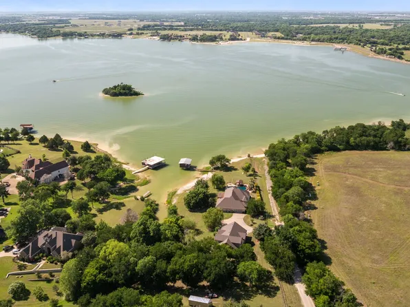 194 Old Howard Rd, Waxahachie, TX 75165