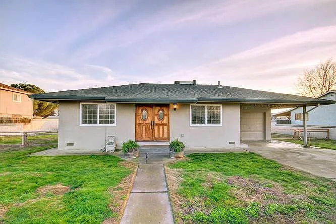 3135 Gladys Ave photo 1