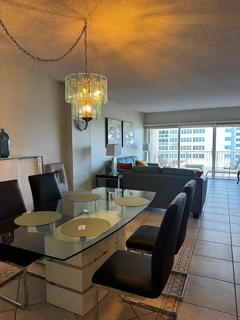 Hemispheres Condo — Photo 1