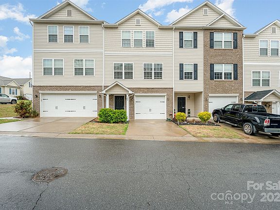 3rd image of 105 Langhorne Dr