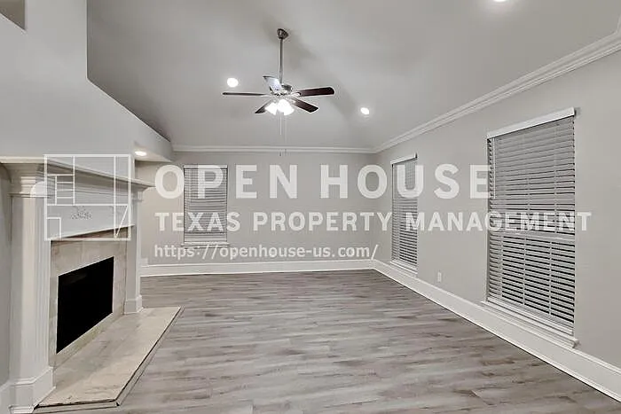 3 bed, 2.0 bath, 1347 sqft, $2,345 — Photo 3
