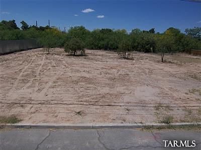 2nd image of 1423 N Santa Rosa Ave