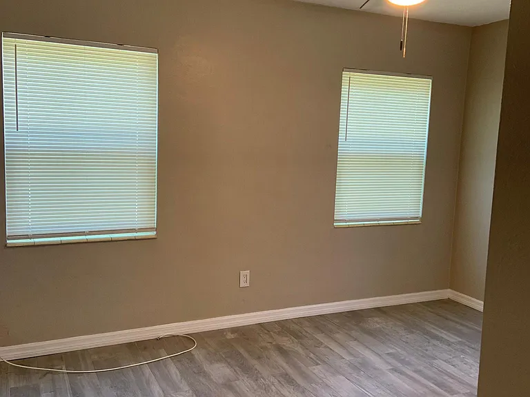 214 N Gomez Ave — Photo 11