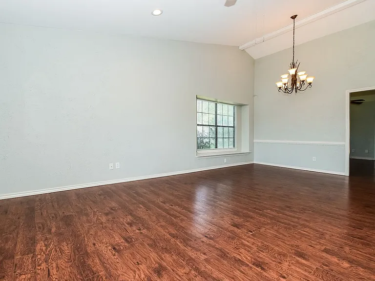 6113 Denver St — Photo 4