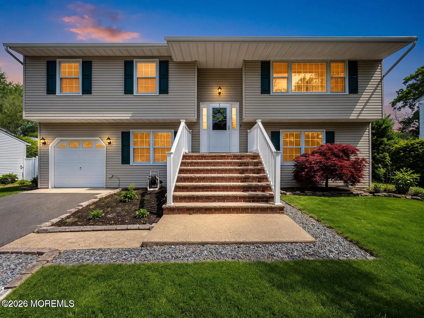 5 bed, 2334 sqft, $4,000 — Photo 2