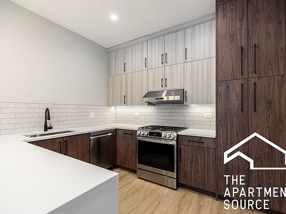 5th image of 2351 W Flournoy St #2
