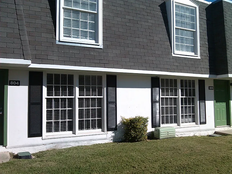 Marbach Manor Apartments — Photo 2