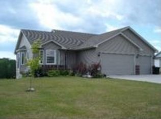 28488 Lakeside Trl, Lindstrom, MN 55045