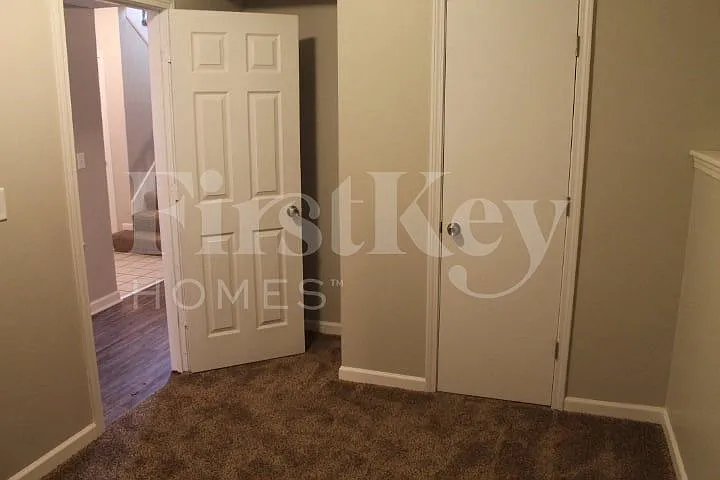 619 N Crest Dr — Photo 17