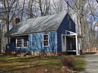 18 Stevenson Ln, Califon, NJ 07830