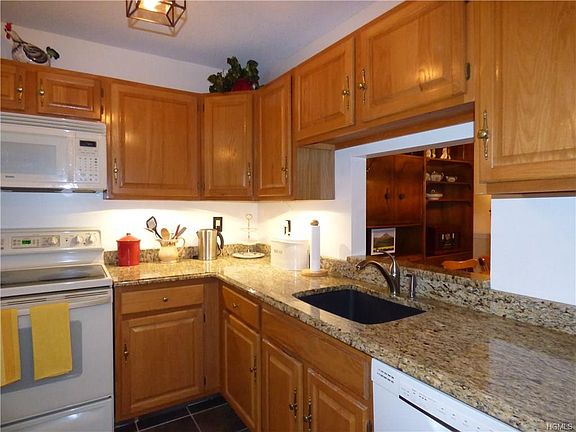 5th image of 303 Stonewall Ln