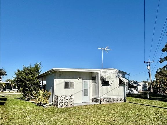 2nd image of 822 Holly Berry Ct