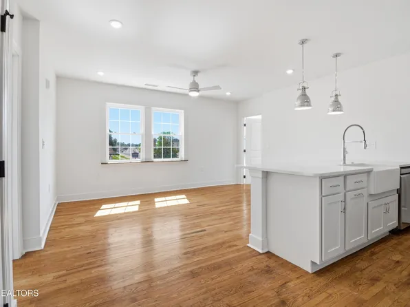 2724 E Magnolia Ave Unit 401, Knoxville, TN 37914