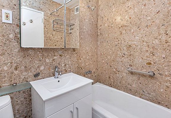 5th image of 155 E 34th St APT 10U