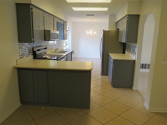 3rd image of 850 W River Oak Dr