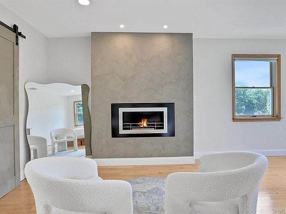 5th image of 8 White Pine Lane