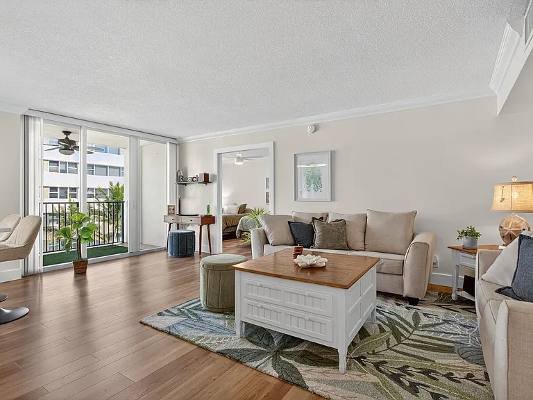 1237 Hillsboro Mile #407 — Photo 31