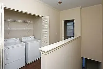 2x2.5 / 1325 sf / Laundry upstairs