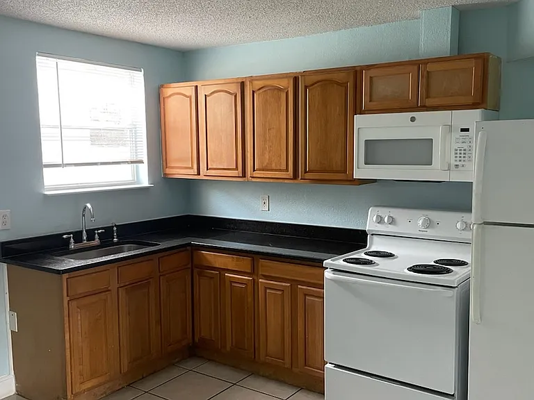 2736 Hamilton Cir #2 — Photo 3
