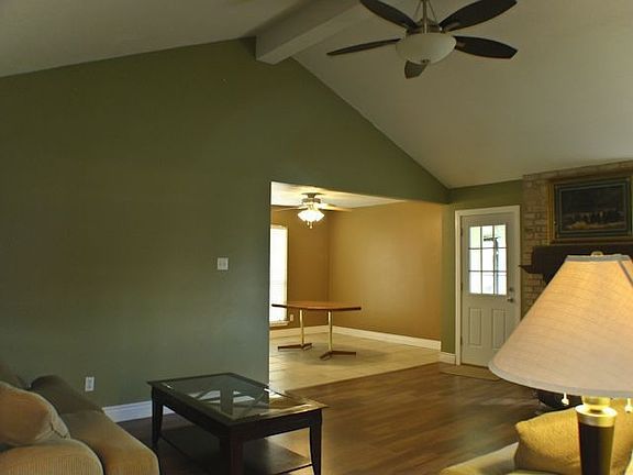 3rd image of 1011 Meadowridge Dr