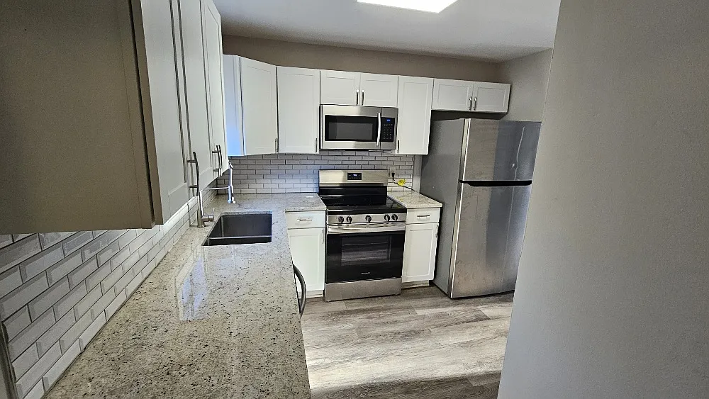 2 bed, 1.5 bath, 975 sqft, $1,185 — Photo 2