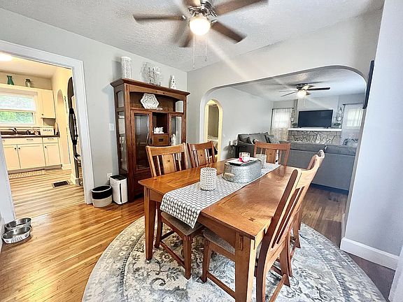 4th image of 2865 Maplewood Ave
