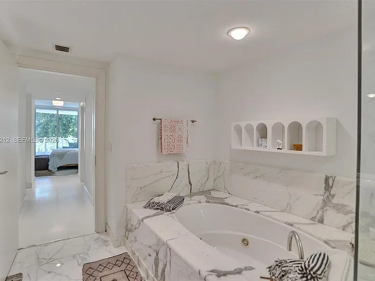 2627 S Bayshore Dr #506 — Photo 32