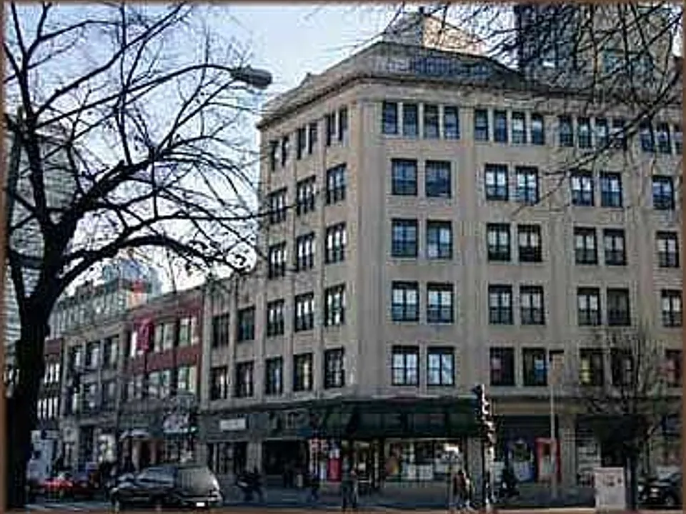 Building Photo 4
