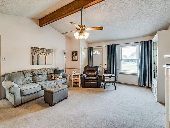 5th image of 1005 Eastridge Cir