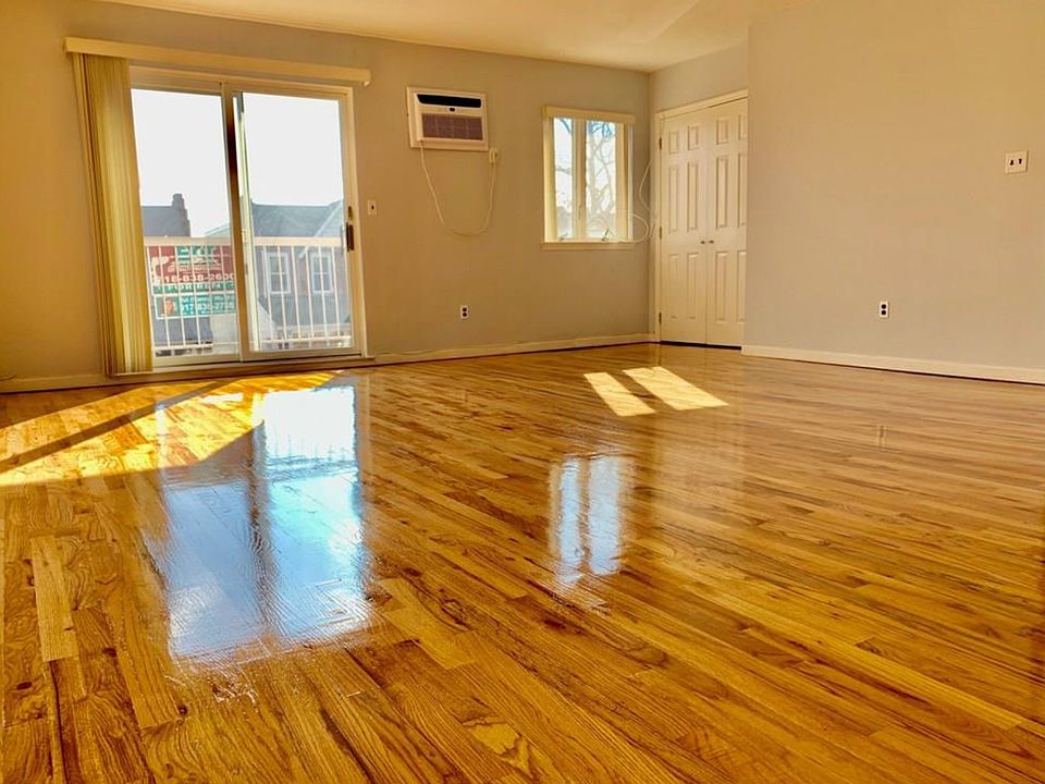 1st image of 136 Bay 7th St APT 3