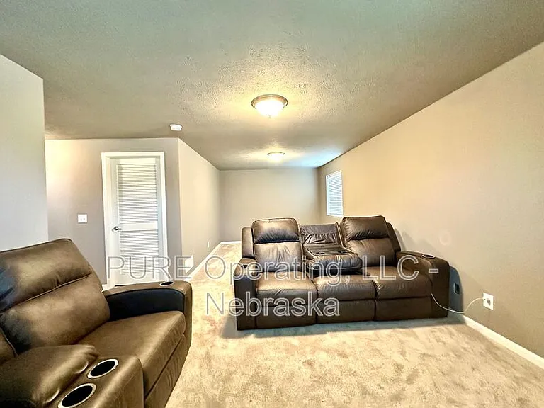 7605 N 92nd Ave — Photo 27