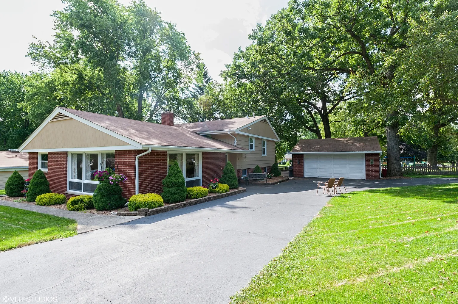 101 Racine Pl photo 1