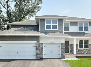 1520 Clover Preserve Ln, Chaska, MN 55318