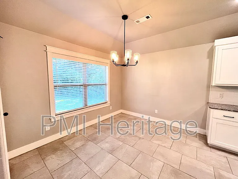 24 Bonhill Ln — Photo 8