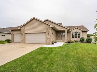 7721 S Hughes Ave, Sioux Falls, SD 57108