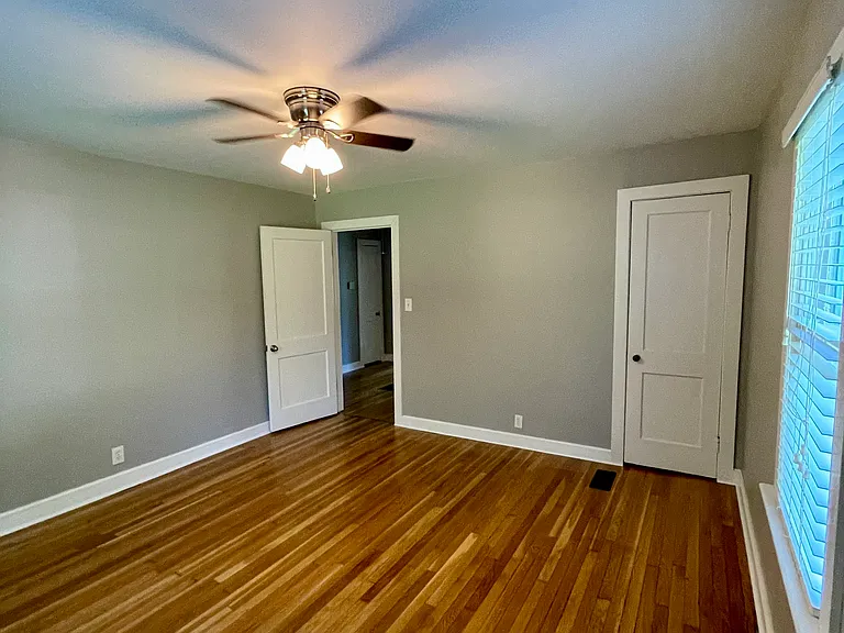 230 Hampton Ave — Photo 9