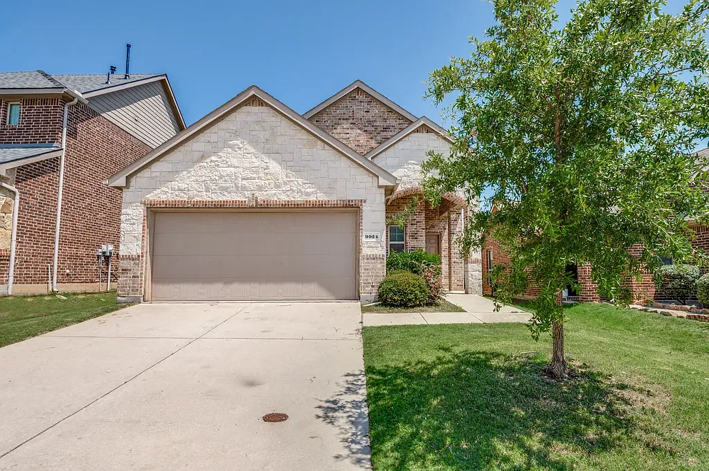 3 bed, 1556 sqft, $2,350 — Photo 1