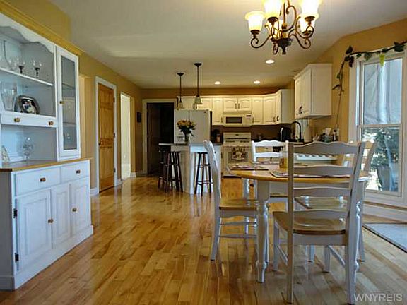 2nd image of 4 Sussex Ln