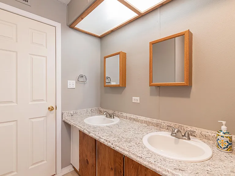 6517 San Francisco Rd NE — Photo 38
